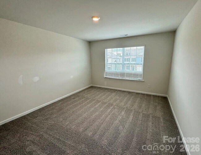 Building Photo - 1830 Vanderlyn St