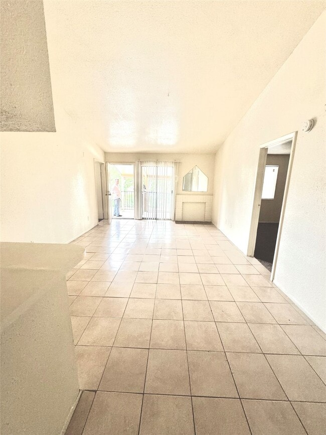 Building Photo - 717 Richcrest Dr