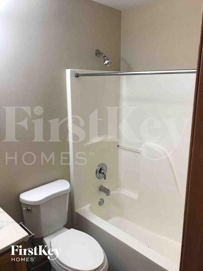 Building Photo - 915 Ann Street