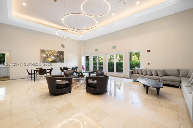 Building Photo - 2645 S Bayshore Dr