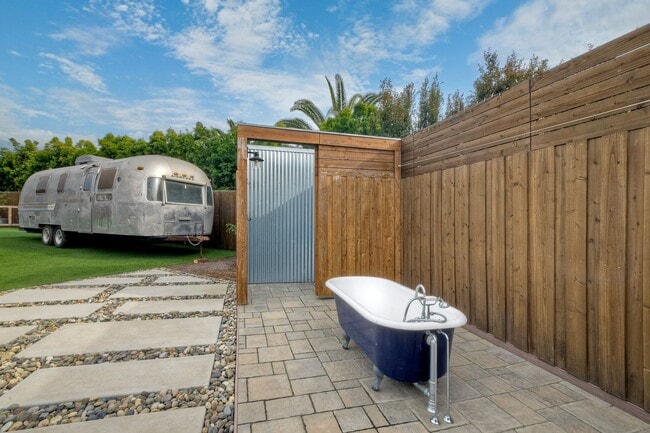 Building Photo - 3Bed/1Bath Charming Home in South Oceanside~ Moreno