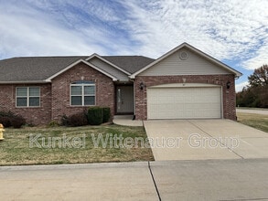 Building Photo - 47 Oak Pointe Cir