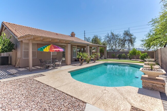 Building Photo - 5543 E Blanche Dr