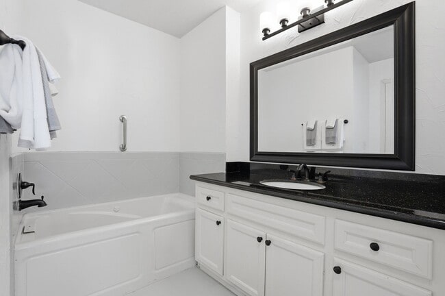 Building Photo - 29702 Sullivan Oaks Dr