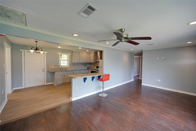 Building Photo - 3814 Nan St