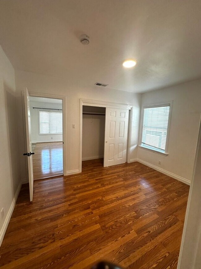 Building Photo - 436 S Seaward Ave