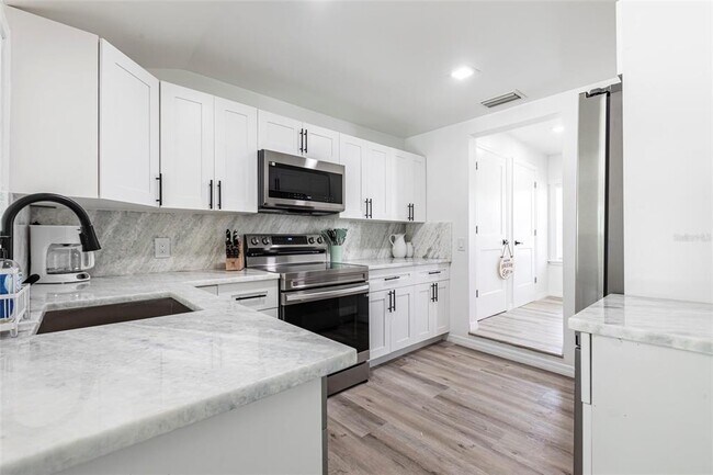 Building Photo - 640 Broadway St