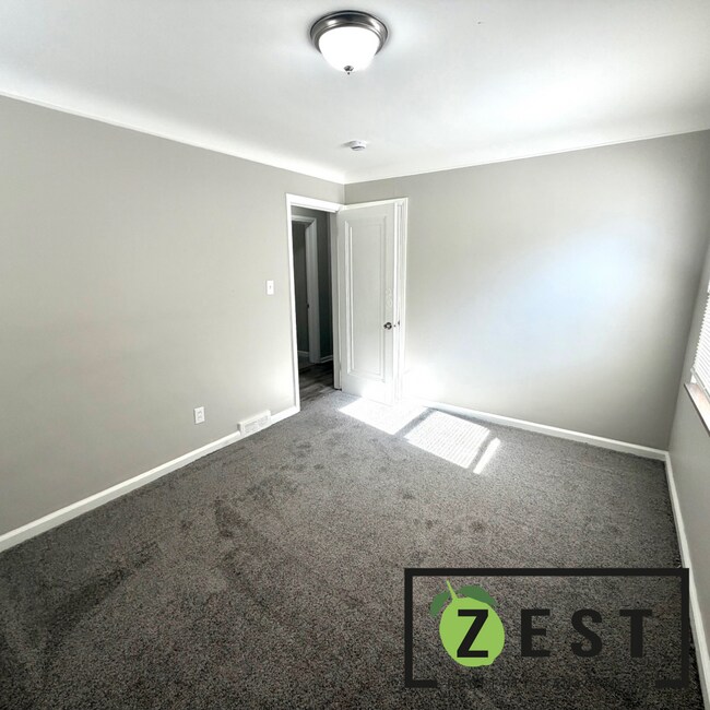 Building Photo - 19691 Cliff St