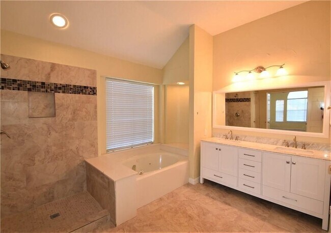 Building Photo - 2708 Cascade Dr