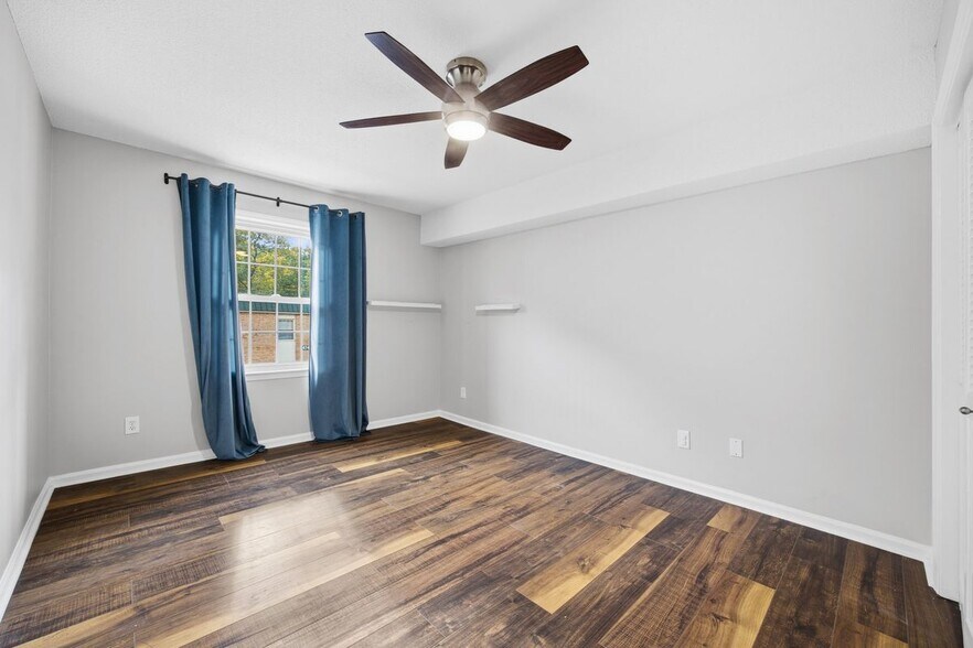 Building Photo - 4739 Hedgemore Dr