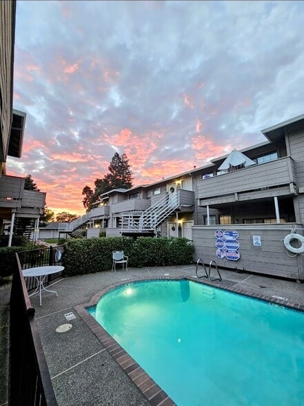 Building Photo - The Meridian