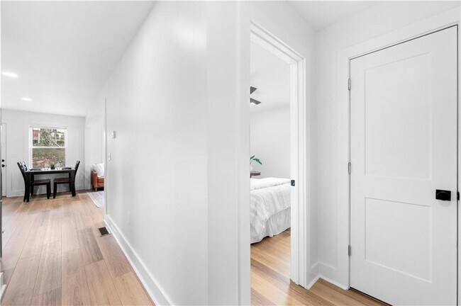 Building Photo - 150 Sweetwater St