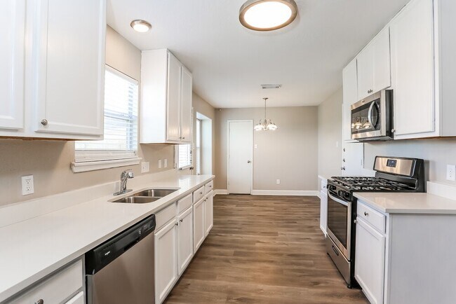Building Photo - 5415 Espuela Ln