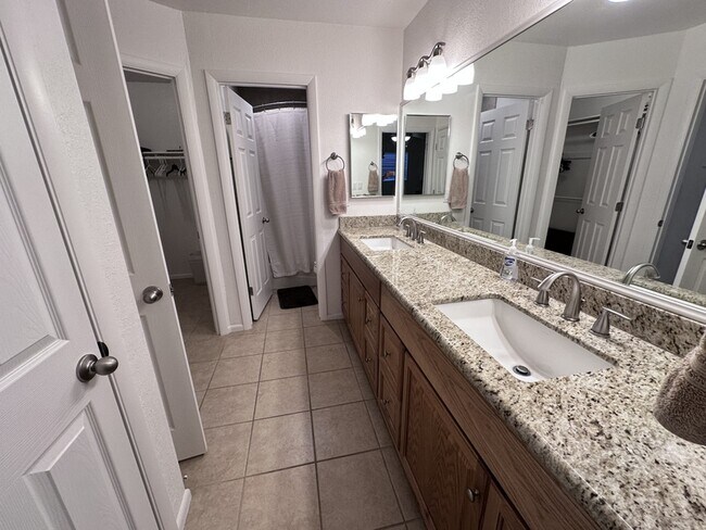 Building Photo - 441 Moser Ave