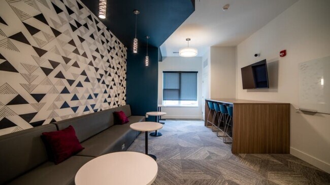 Building Photo - 10250 Gateway Pl