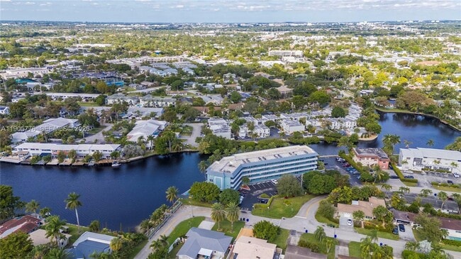 Building Photo - 801 NE 18th Ct