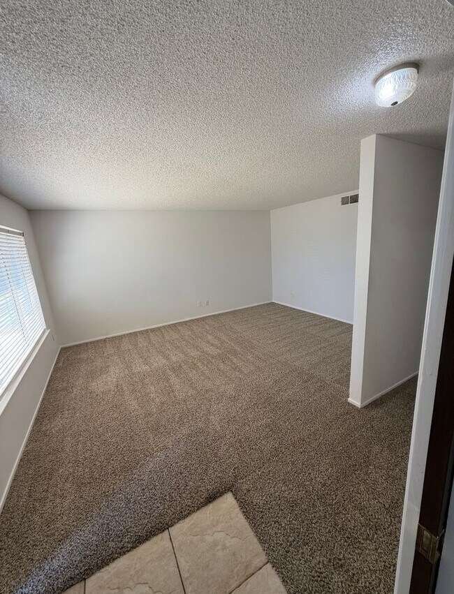 Building Photo - Single Family Home