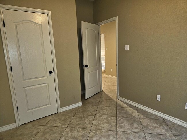 Building Photo - 6214 Manresa Dr