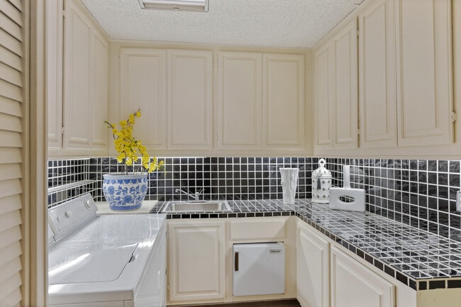 Building Photo - 73335 Oriole Ct