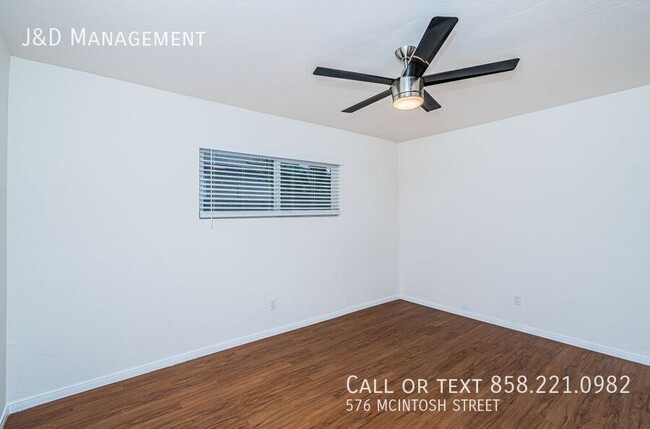 Building Photo - Renovated Duplex w/ Parking and Fenced Yard