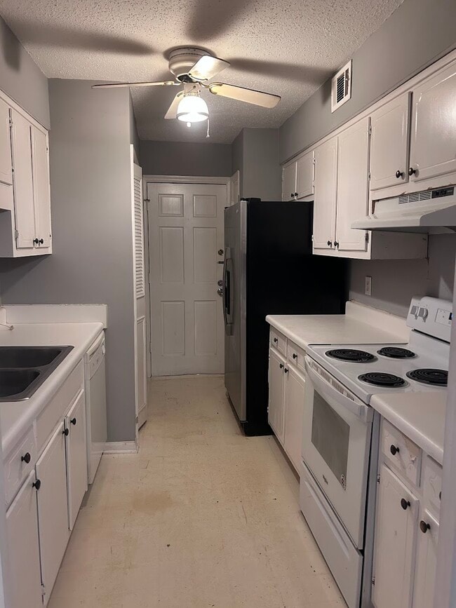 Building Photo - 2940 Parc Lorraine