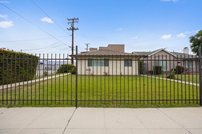 Building Photo - 8612 S 12th Ave