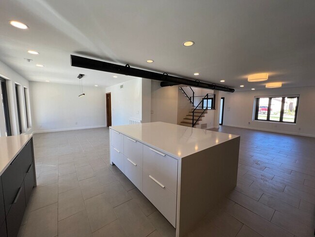 Building Photo - POOL HOME IN SHEFFIELD ESTATES!
