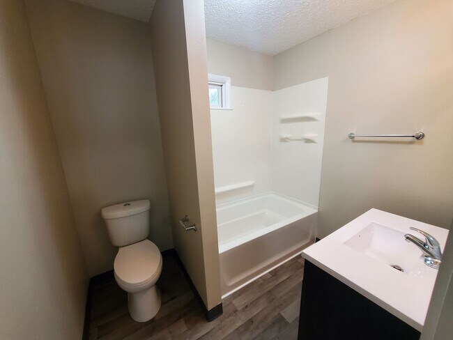 Building Photo - Adorable 2 bedroom, 1 bathroom home!