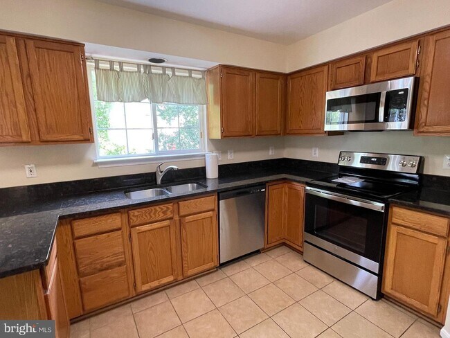 Building Photo - 5693 Sherborne Knolls