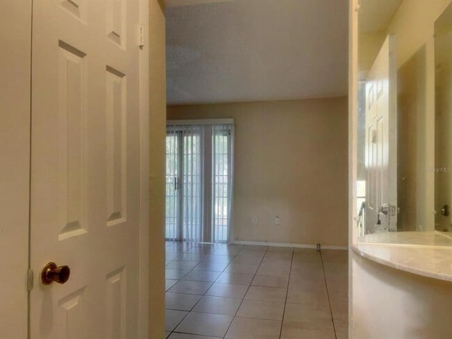 Building Photo - 4027 Versailles Dr