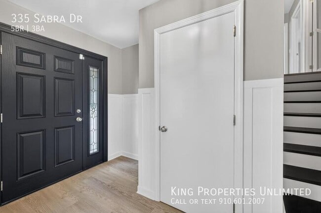 Building Photo - 335 Sabra Dr