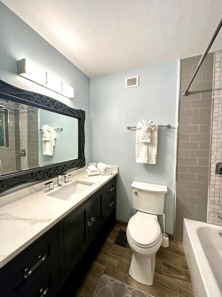 Building Photo - 1802 N Prairie Ave