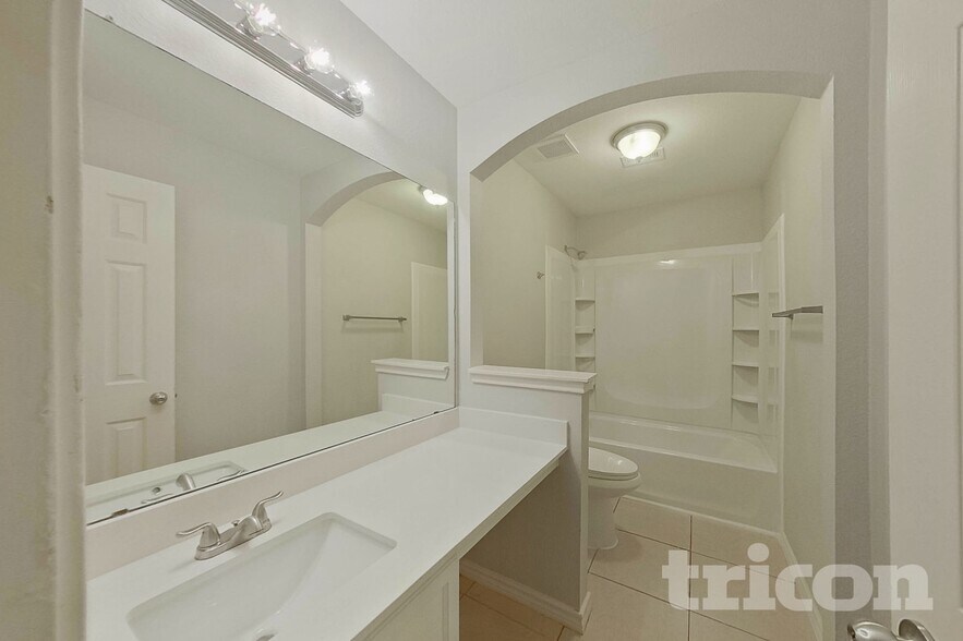 Building Photo - 813 Wolf Trail