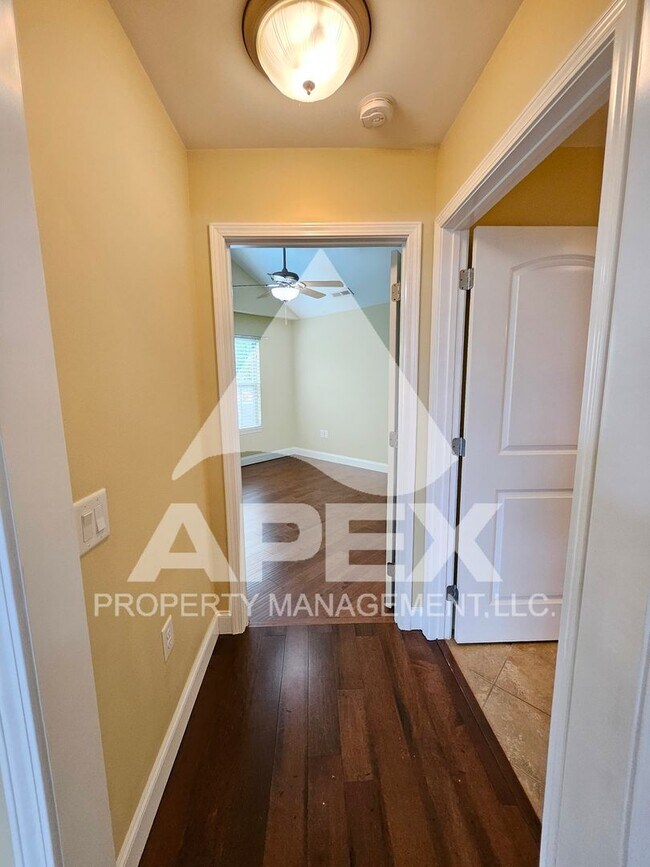 Building Photo - Gorgeous 4 Bd/3 Ba Luxury Condo in the Cot...