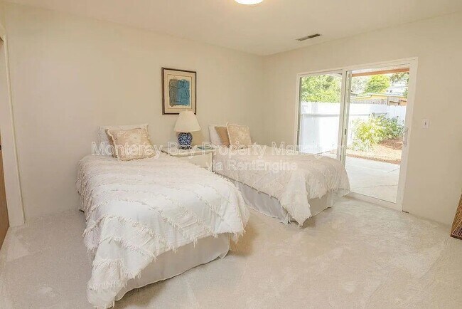 Building Photo - 1207 David Ave