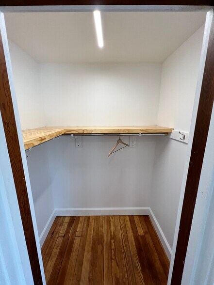 Building Photo - 549 S Lincoln St