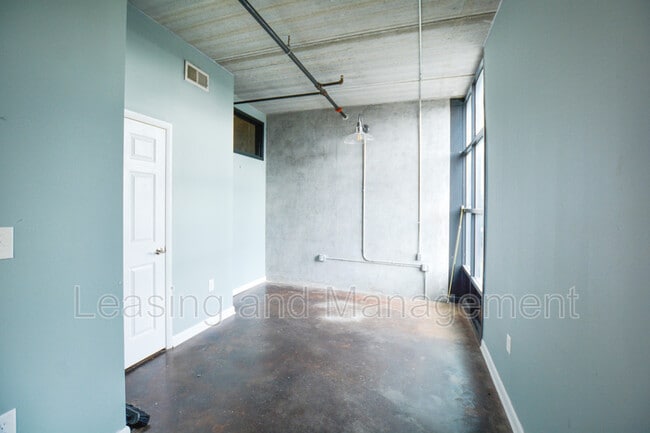 Building Photo - 1 Cool Blow St