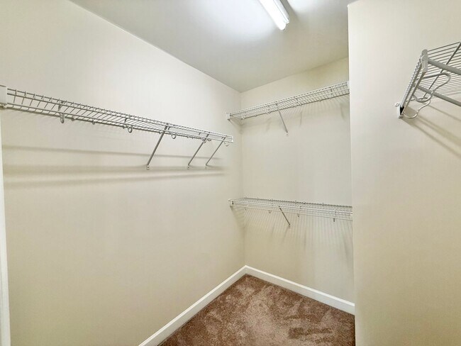 Building Photo - Gorgeous End Unit 3BD, 2.5BA Raleigh Townhome in a Prime Location Near Triangle Town Center, Poyn...