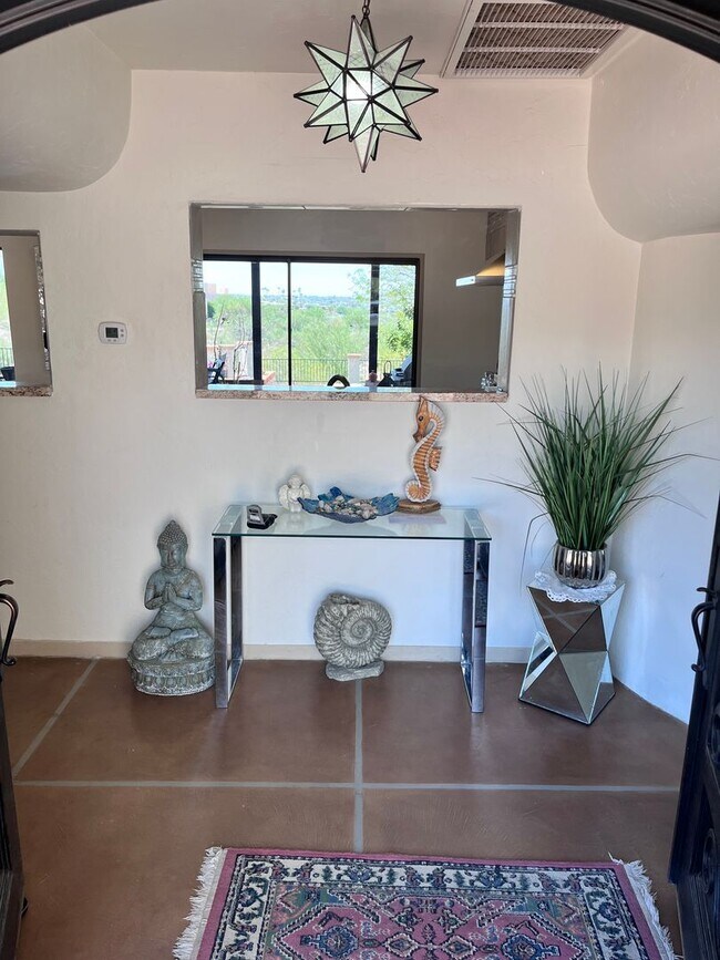 Building Photo - Catalina Foothills- 3 bedroom/ 3 bathroom ...