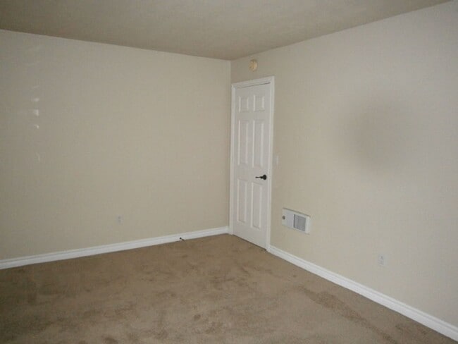 Building Photo - 2 Bedroom-2 Bathroom Single Story Condo; 2nd Floor unit in La Mesa