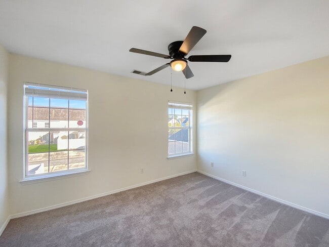Building Photo - Two Bedroom Townhome in Godley Park with m...
