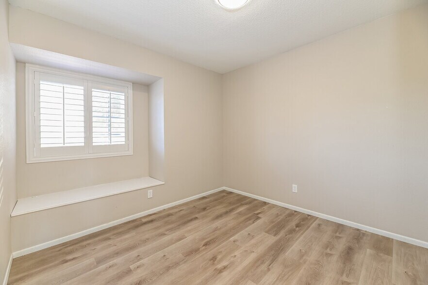 Building Photo - 52 Quiet Desert Ln