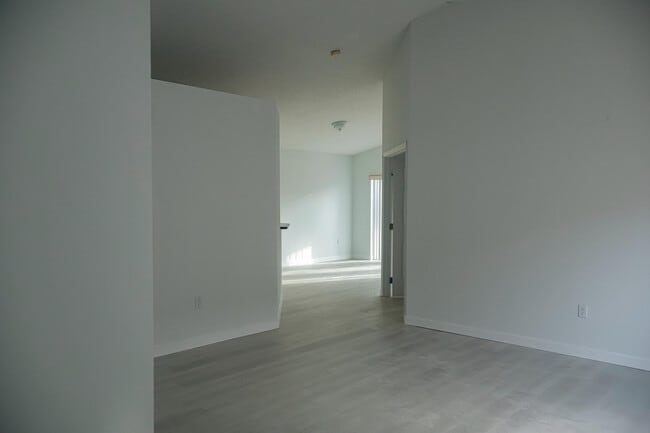 Building Photo - 14750 SW 156th Ave