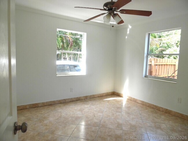 Building Photo - 1205 Mathis St