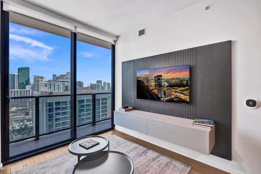 Building Photo - 398 NE 5th St