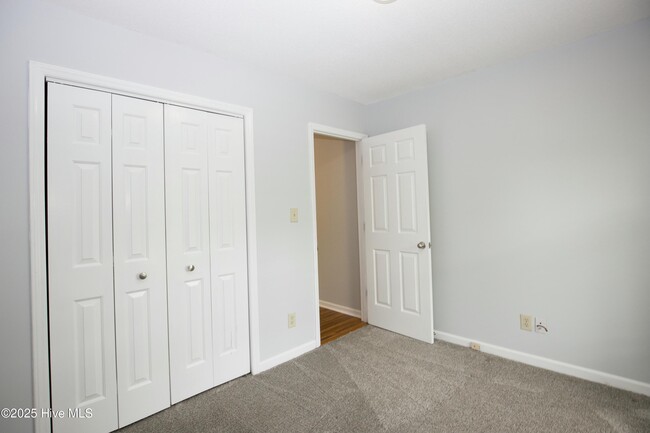 Building Photo - 2435 Longleaf Dr SW