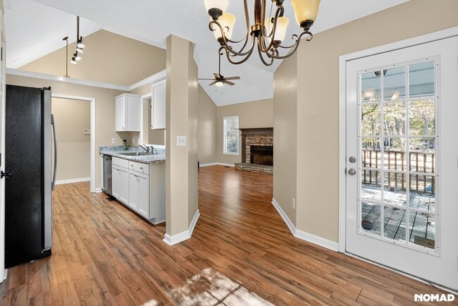 Building Photo - 198 Lakeview Dr