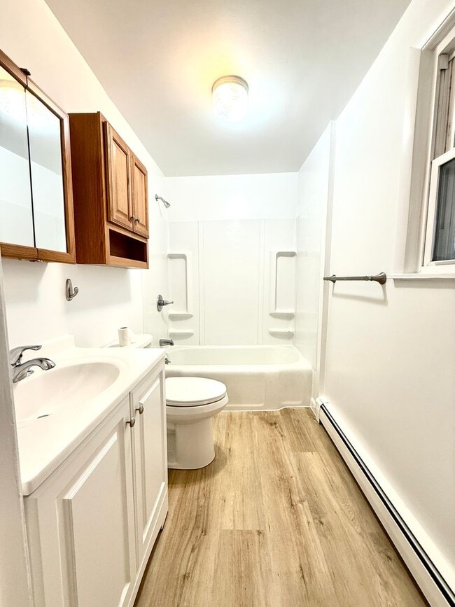 Building Photo - 473 Wilbur Ave