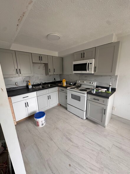 Building Photo - 3031 Reeves Ave