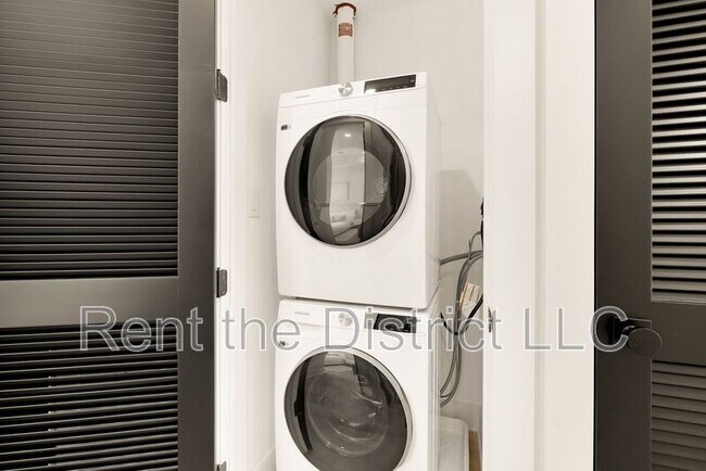 Building Photo - 1365 Perry Pl NW